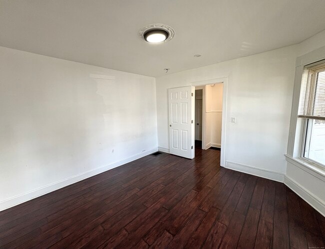 Building Photo - 25 Deforest Ave