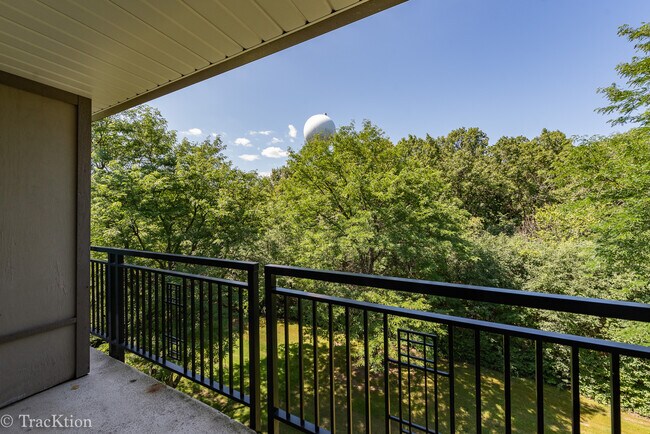 Foto del edificio - 1833 Four Lakes Ave