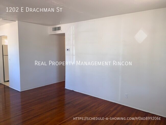 Building Photo - DARLING!!  1 bedroom, 1 bathroom!