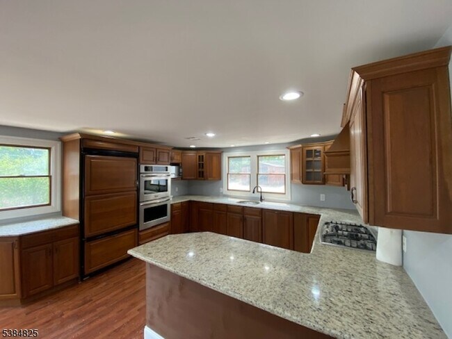 Foto del edificio - 565 Colfax Rd