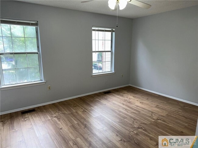 Building Photo - 31 Kingston Run