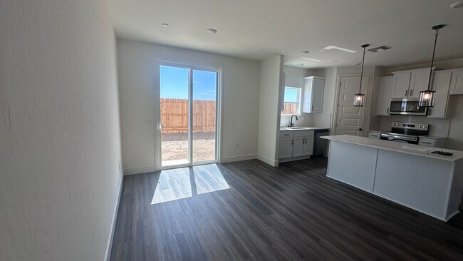 Foto del edificio - BRAND NEW 4 Bed / 3 Bath Smart Home – Solar + EV Ready!