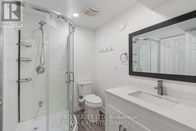 Building Photo - 30 Larchwood Pl