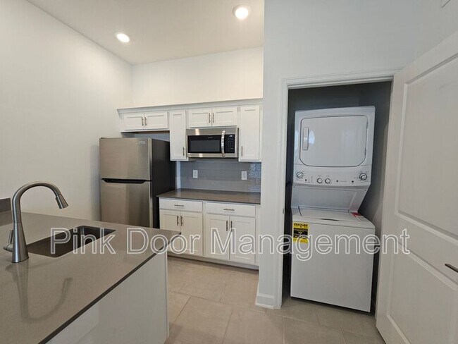 Building Photo - 4382 Eastminster Rd