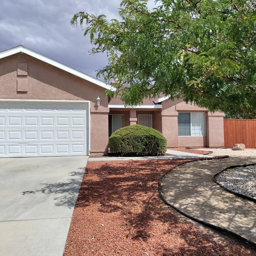 3708 Fernwood St, Rosamond, CA 93560 House Rental in Rosamond, CA
