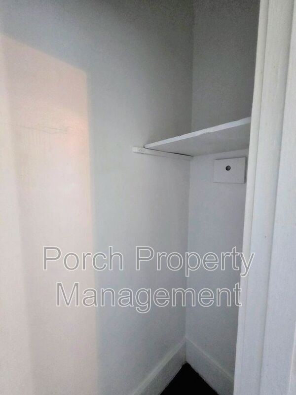Foto del edificio - 217 W Belmont St