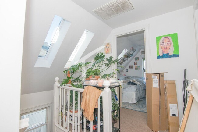 Foto del edificio - 9/1/25 Sunny Pratt St 6BR/2BA w/balcony, A...