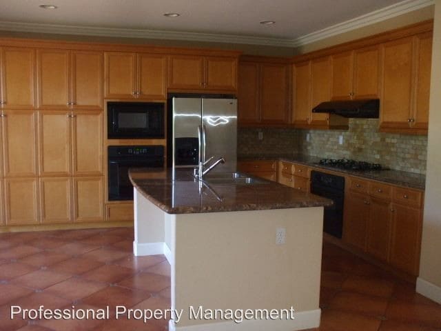 Building Photo - 4 br, 3.5 bath House - 8152 Damico Dr.