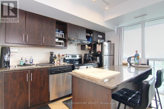 Photo du bâtiment - 35 Brian Peck Crescent