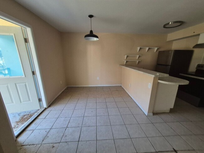 Building Photo - 3718 Pleasanton Rd