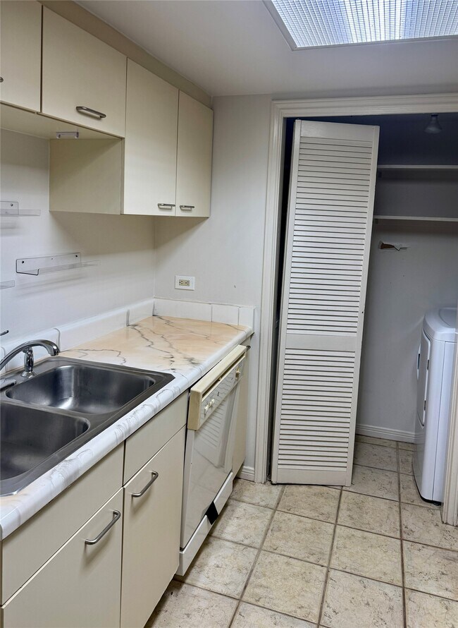 Foto del edificio - 3525 Sage Rd