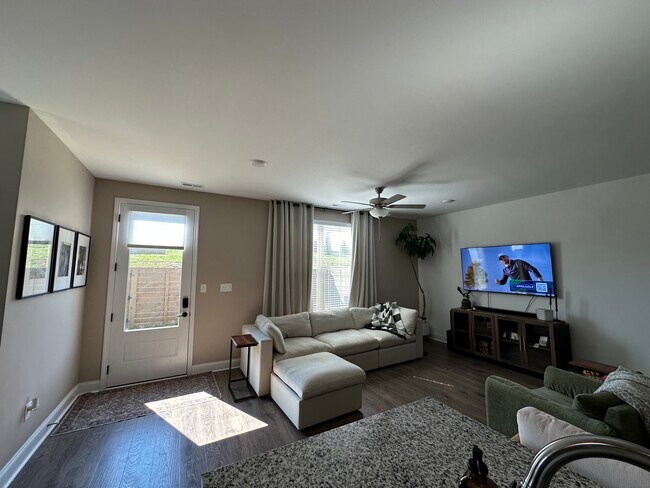 Foto del edificio - 1615 Mountain Quail Cir