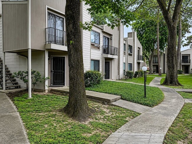 Foto del edificio - 17202 Imperial Valley Dr