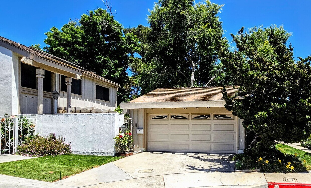 Primary Photo - 18 ACACIA TREE LN IRVINE 92612 (3 BED / 2....