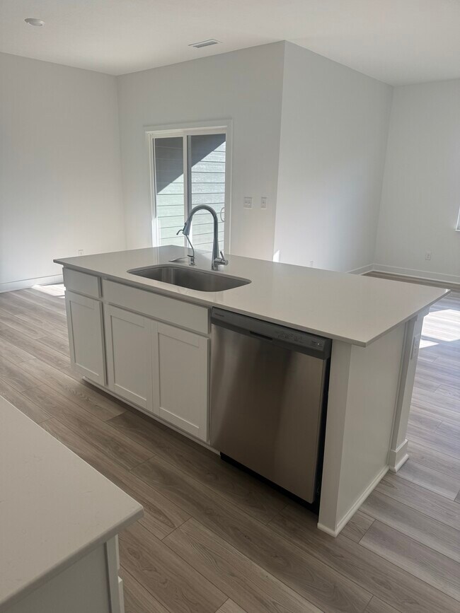 Foto del edificio - 15235 Farrington Rd