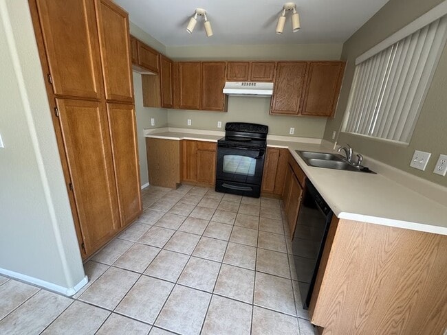 Building Photo - North Phoenix 3br With Large Backyard and ...