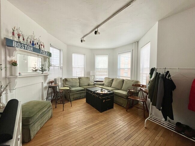 Building Photo - 10 Parker Hill Ave