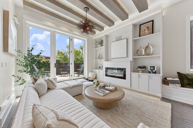 Foto del edificio - 2756 N Magnolia Ave