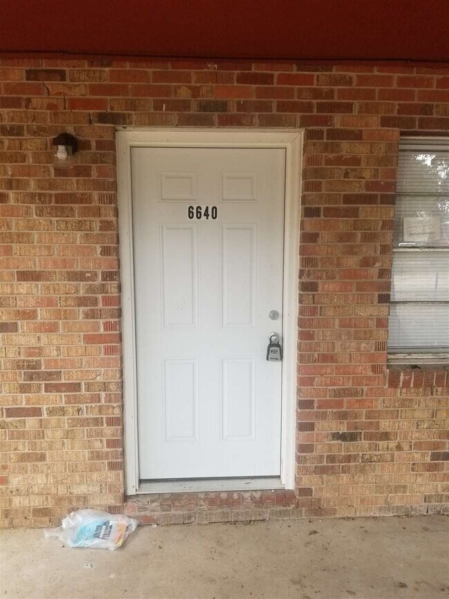 Building Photo - 6640 Applegate St