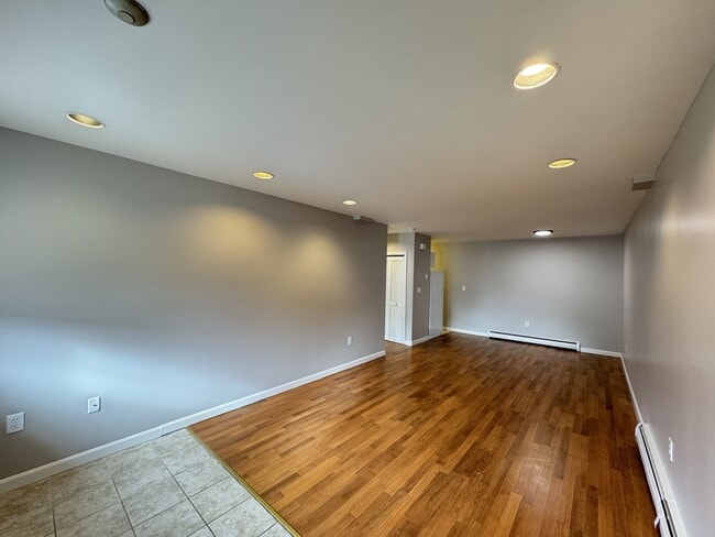 Building Photo - 22 Kenmar Dr