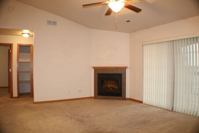 Foto del edificio - $1,210 | 2 Bedroom, 2 Bathroom Condo | Pet...