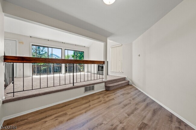 Foto del edificio - 30 Chestnut Ct