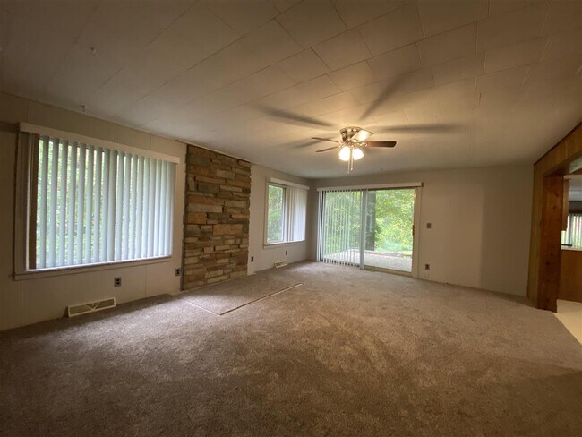 Building Photo - 836 Poquonnock Dr