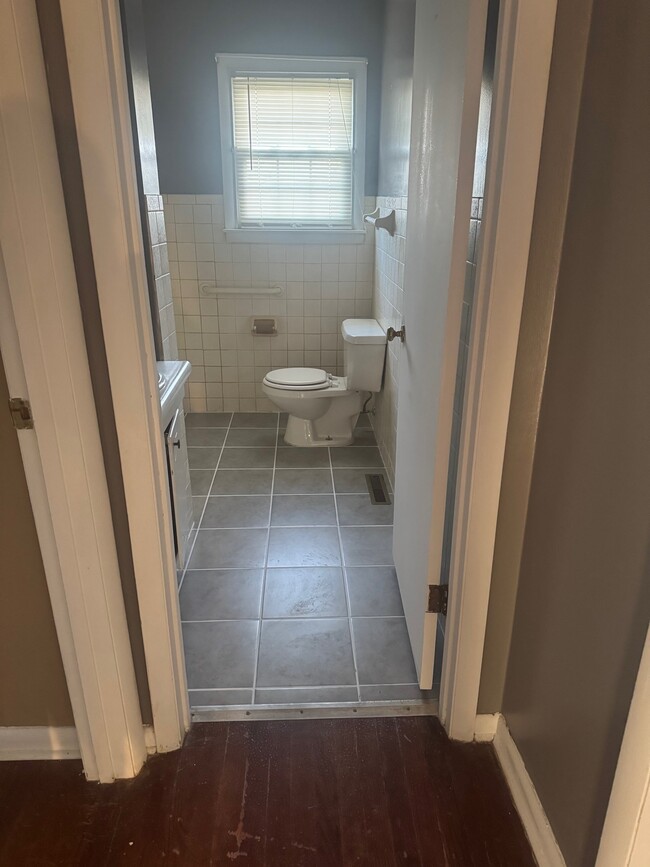 2 Bathrooms - 212 College Hill Dr