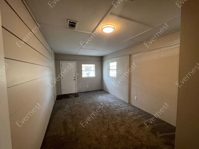 Building Photo - 4806 Greenfield Dr