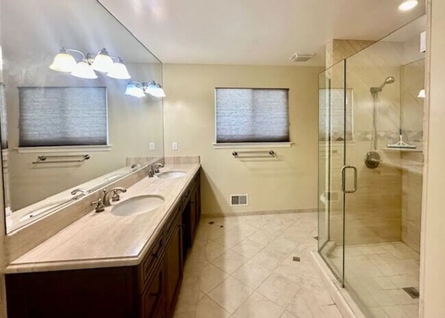 Foto del edificio - Beautiful 5 Bedroom, 3 Bathroom Home in the Golden Triangle of Saratoga