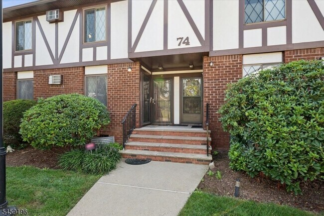 Foto del edificio - 74 Farm Rd