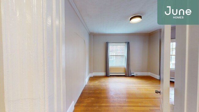 Foto del edificio - ROOM ONLY in 4-bed/2.0-bath Home