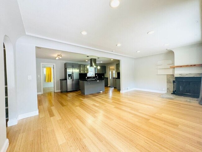 Building Photo - Old Town Fort Collins 3bed 1ba Updated Hou...