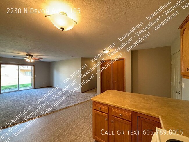 Building Photo - 2 Bedroom Walk Out Apartment in Tea!