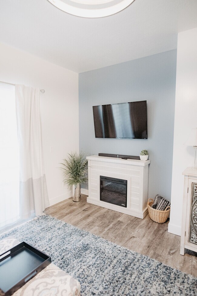 Building Photo - 875 S Depot St