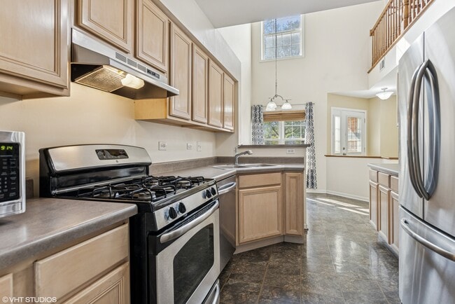 Building Photo - 1670 Mansfield Ct