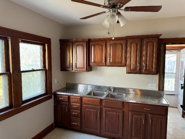 Building Photo - 5513 Vandalia Ave