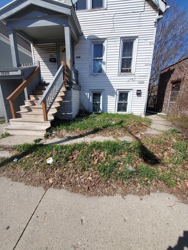 Foto principal - 1926 -1928 W Lincoln Ave (3 Unit)