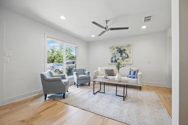 Building Photo - Beautiful 3 Bedroom, 2 Bathroom Single Fam...