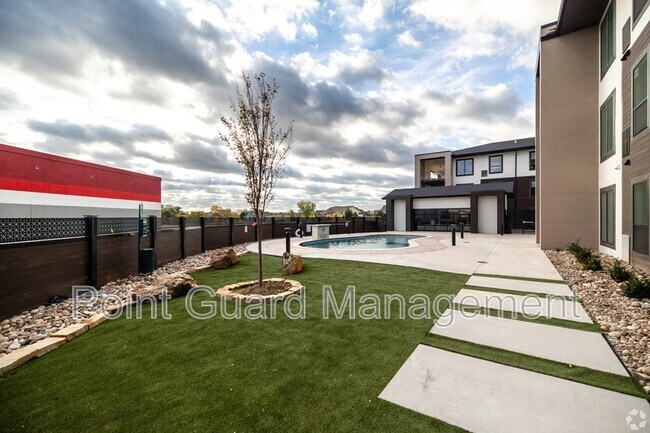 Foto del edificio - 1230 N Greenwich Rd