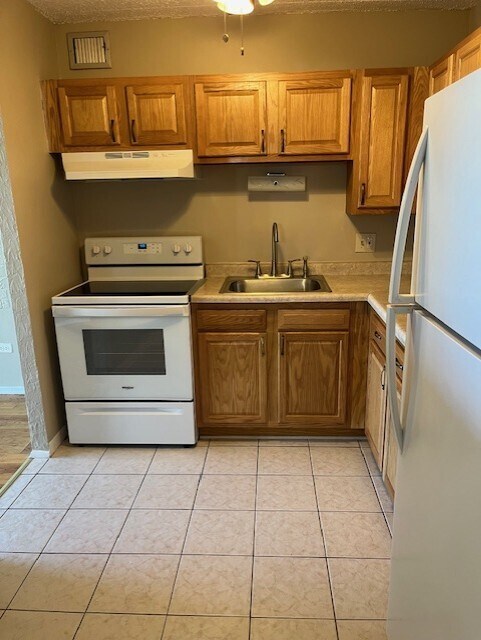 Building Photo - 9098 W Terrace Dr