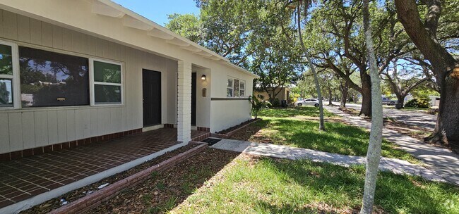 Building Photo - 321 S 26th Ave