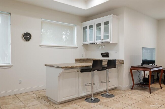 Foto del edificio - 800 Sunset Dr