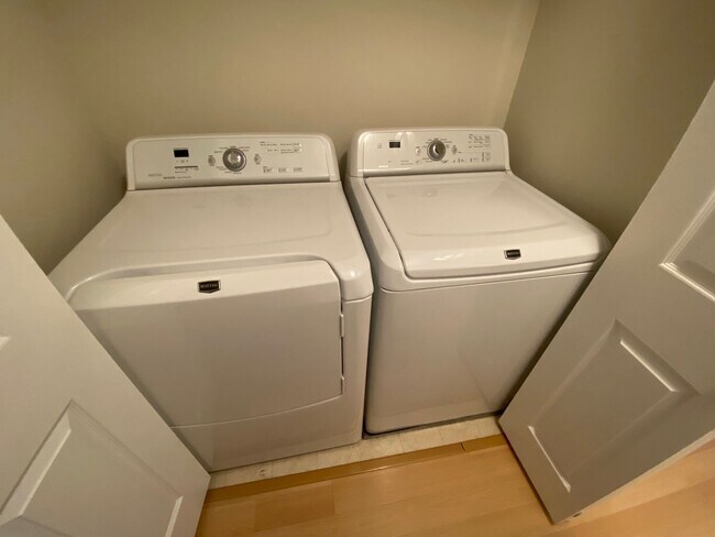 Building Photo - Beautiful Rolland Moore 2 Bedroom 2 Bath C...