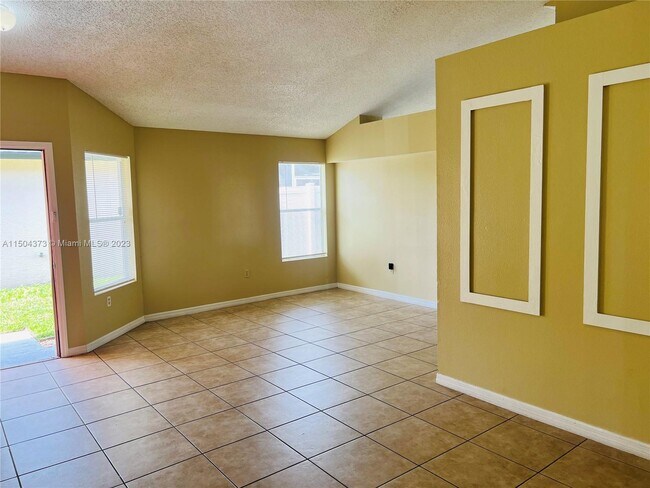 Foto del edificio - 332 Oceanside Ct