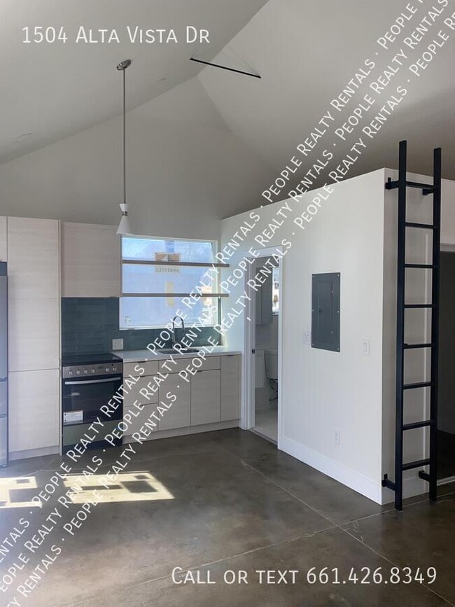 Building Photo - 1504 Alta Vista Dr