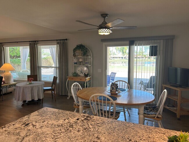Foto del edificio - Waterfront Short term vacation Rental