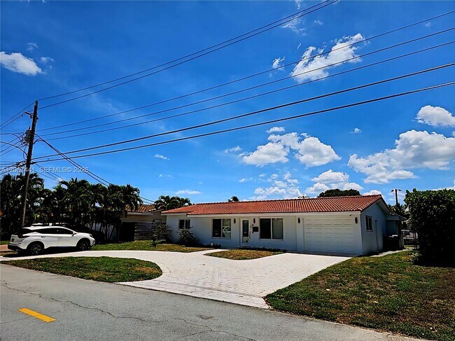 Foto del edificio - 1430 NE 53rd Ct