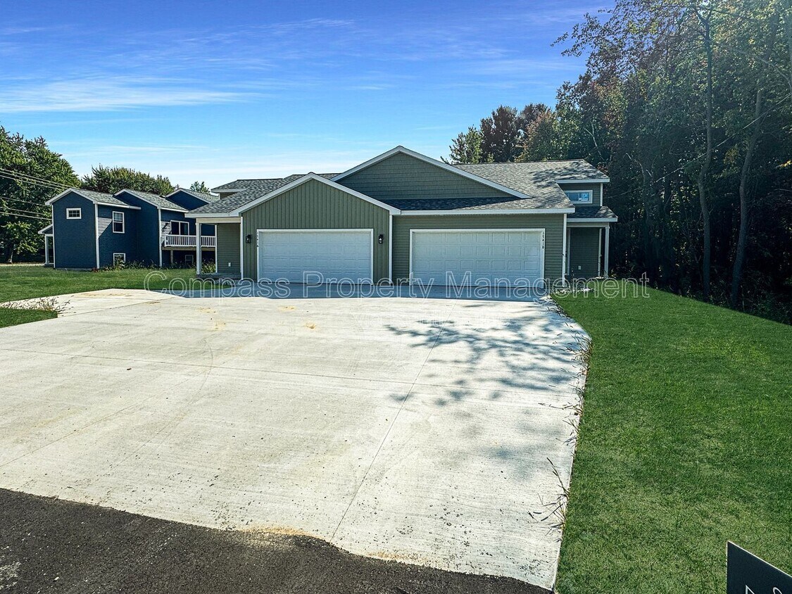 Foto principal - 17418 Hickory St