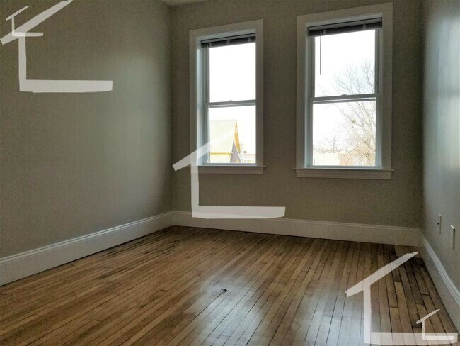 Building Photo - Renovated 2-Bed in Allston | Modern Finish...